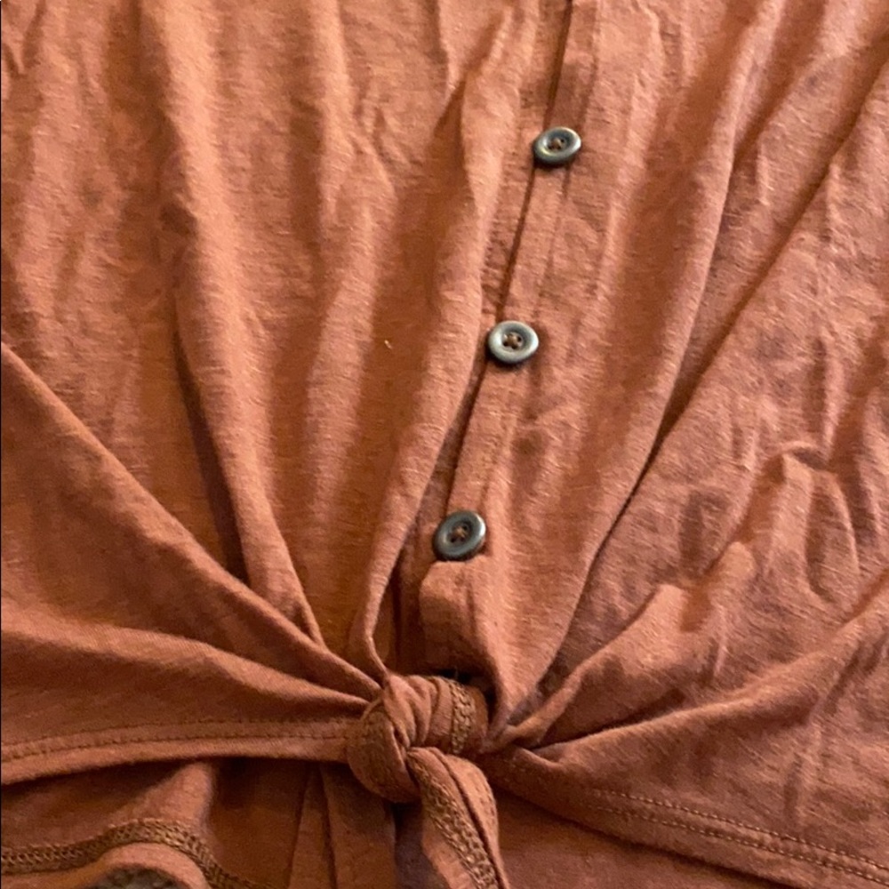 Rust colored button front top - Picture 2 of 3